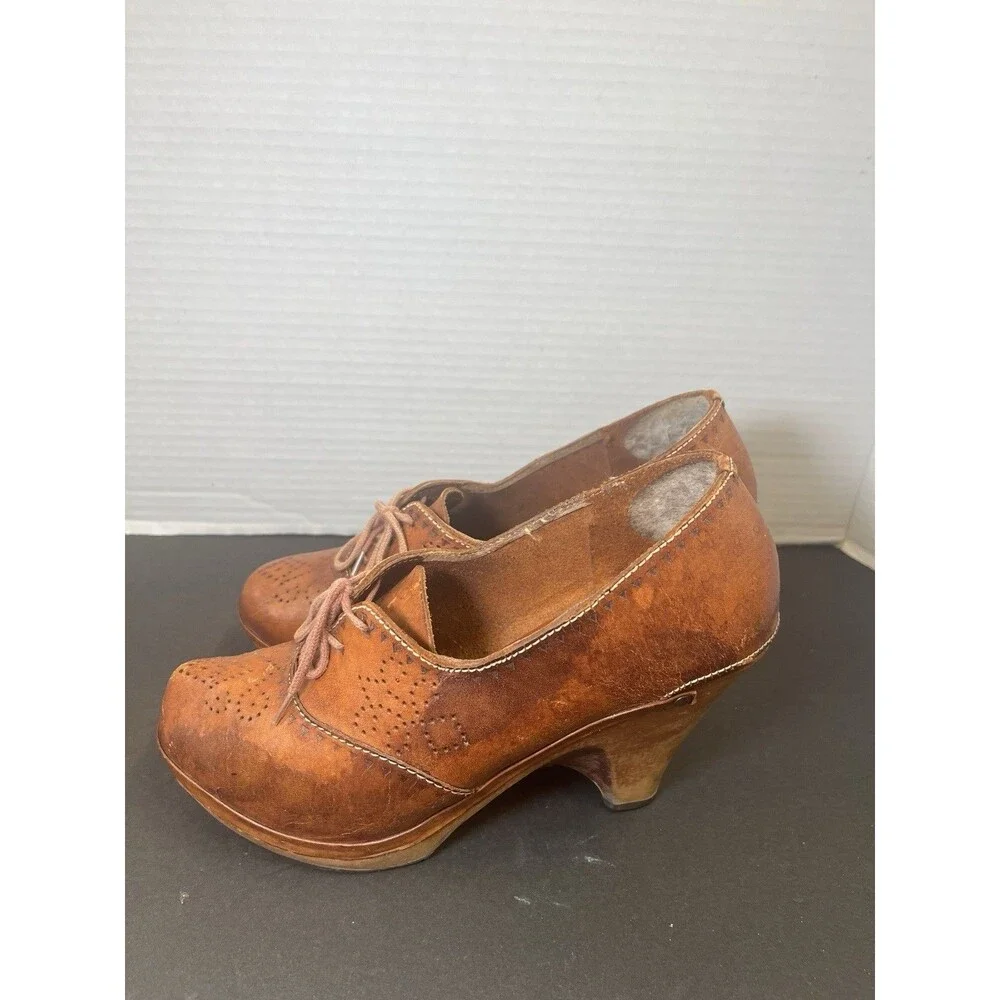 Vintage 70’s Quali Craft Casualettes Shoes Wing Tip Leather Brazil Wood Heels 7b